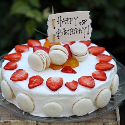 Strawberries & Cream Mac-o-range Cake