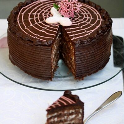 Chocolate & Strawberry Cream Cake ... Pinktober Chocolate & Strawberry Cream Cake