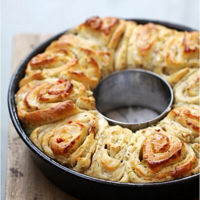 Holiday Baking| Savoury Cheese & Garlic Olive Oil Pull-Apart Bread {vegetarian} 3 Savoury Chili Cheese & Garlic Pull-Apart Bread