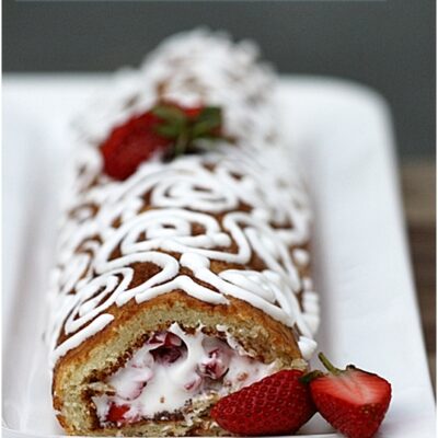 Baking| Strawberry Almond Roulade {Gluten free} ... baking for a friend! Strawberry Almond Roulade {Gluten free}