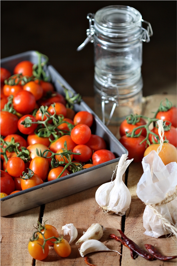 Spicy vine tomato relish