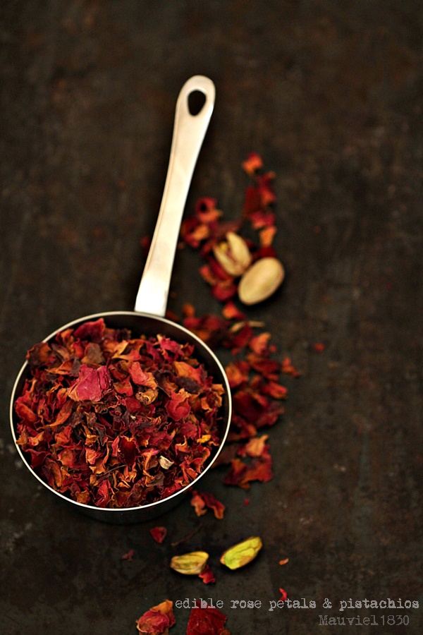 Edible rose petals & pistachios Mauviel1830