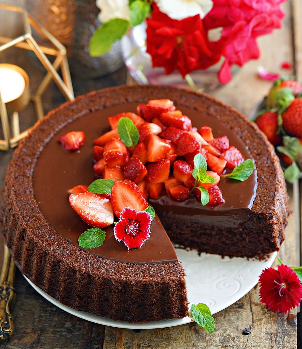 Eggless Chocolate Strawberry Tart Cake