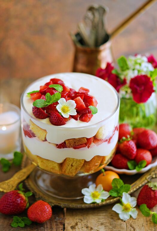 Eggless Strawberry Cheesecake Trifle 