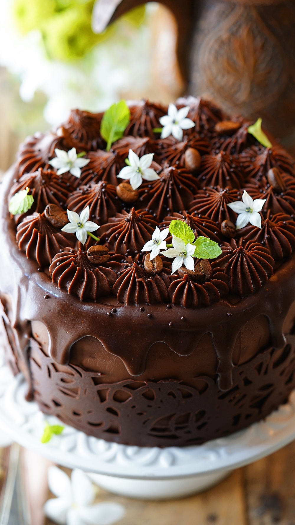How to decorate a Chocolate Truffle Cake like a pro!