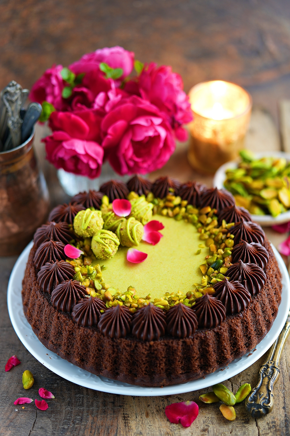 How to decorate a Chocolate Truffle Cake like a pro!
