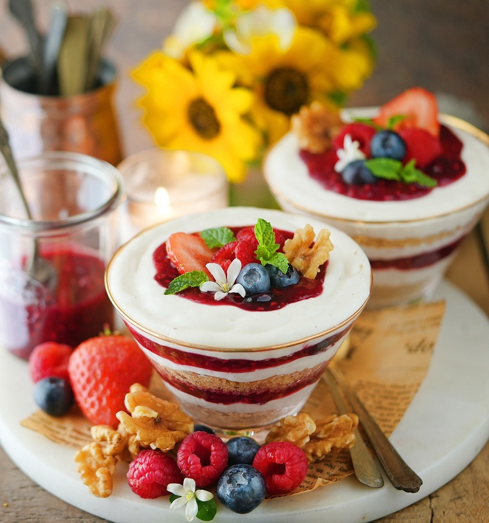 Easy Mixed Berry Walnut Verrines - Prettiest Desserts for Summer 12 Mixed Berry Walnut Verrines
